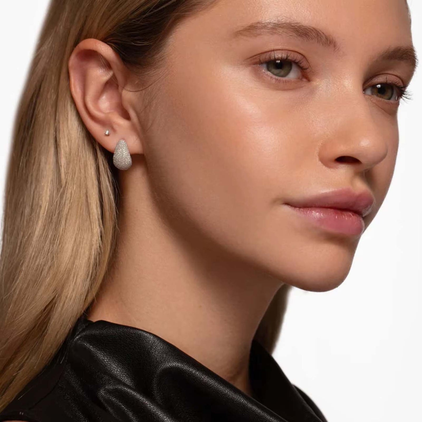 Valkyria – Teardrop-shaped earrings with sparkling stones