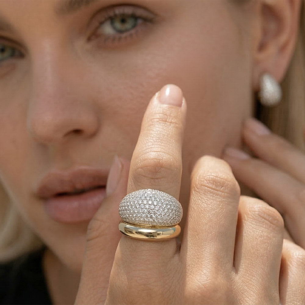 Valkyria – Ring with a sparkling pavé finish
