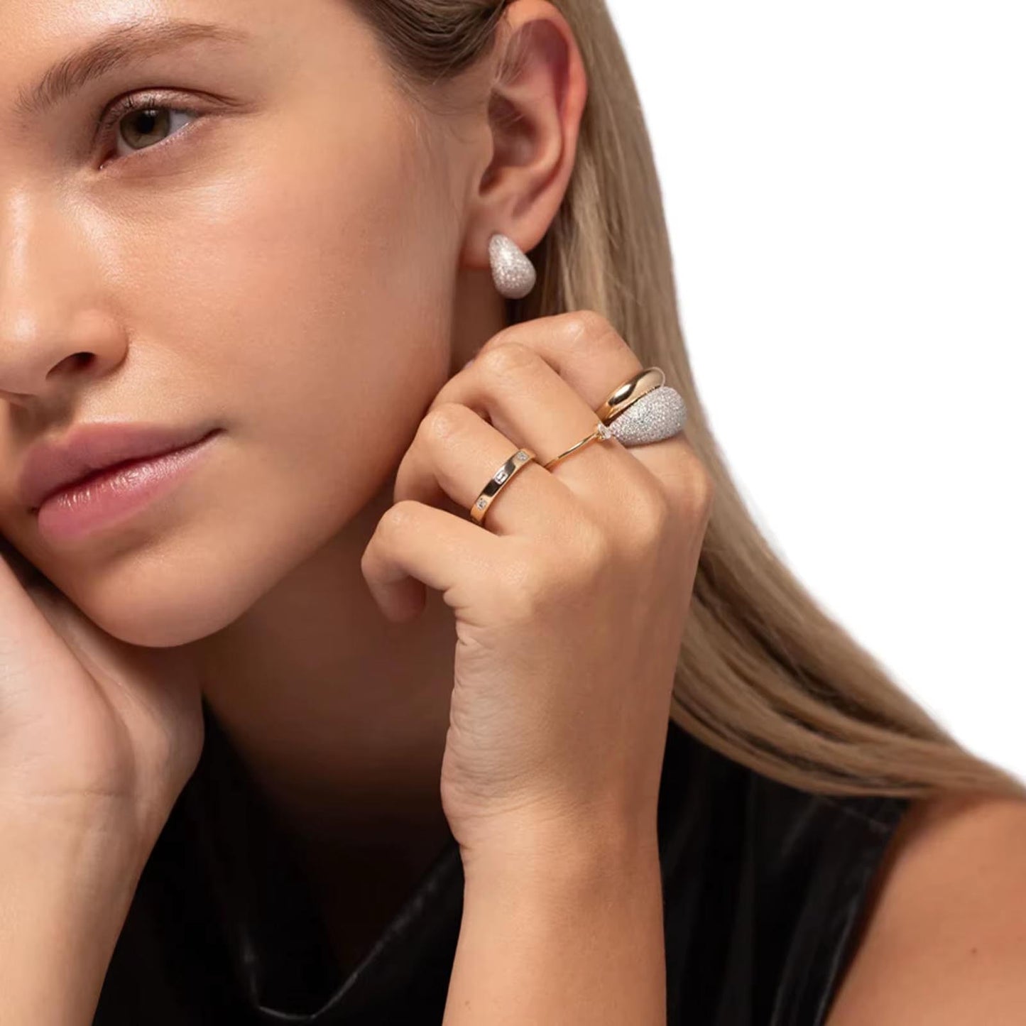 Valkyria – Teardrop-shaped earrings with sparkling stones