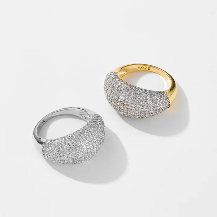 Valkyria – Ring with a sparkling pavé finish