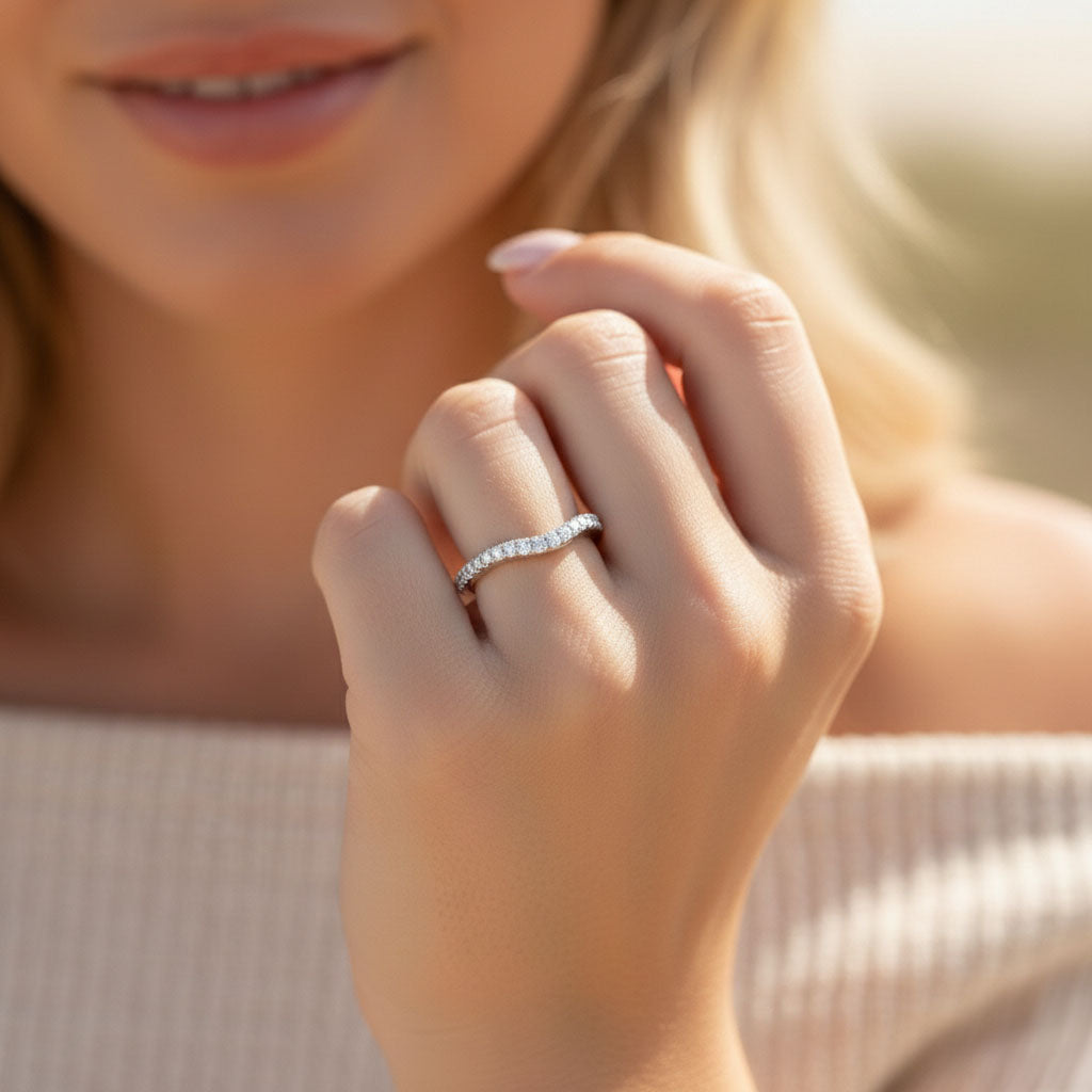 Viva – Moissanite-studded exclusive ring