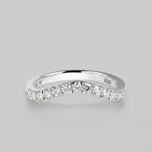 Viva – Moissanite-studded exclusive ring