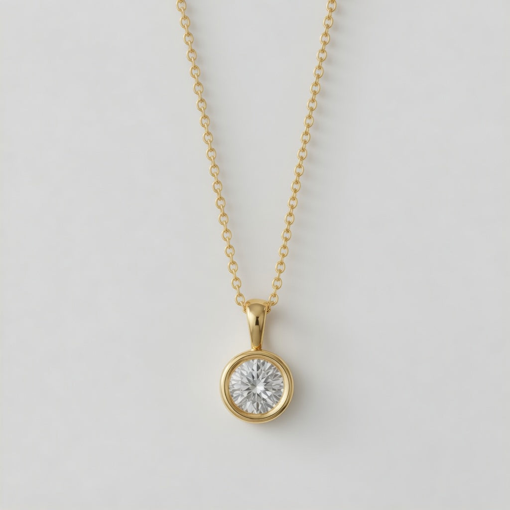 Yndis – Necklace with moissanite pendant