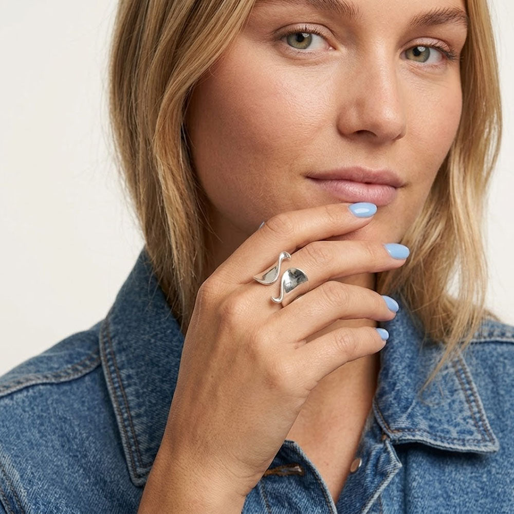 Wave - Verstellbarer Ring in minimalistischem Design