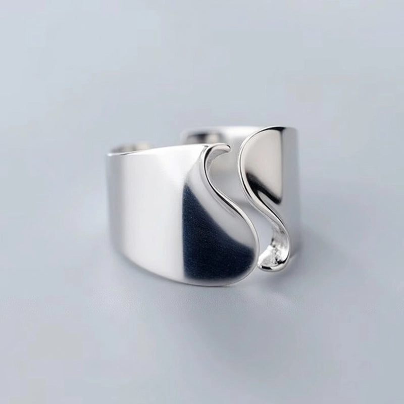 Wave - Verstellbarer Ring in minimalistischem Design