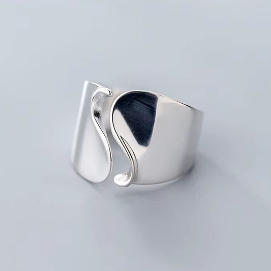 Wave - Verstellbarer Ring in minimalistischem Design