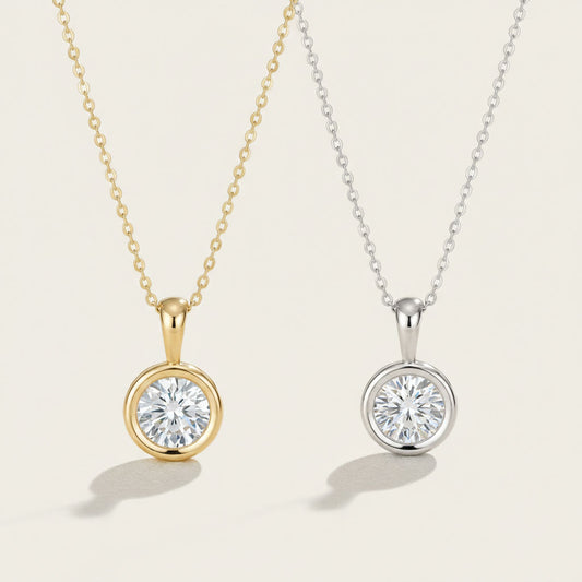 Yndis – Necklace with moissanite pendant