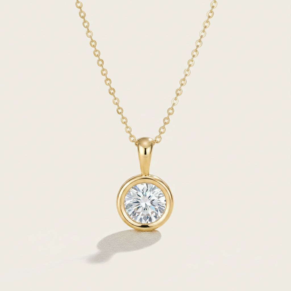 Yndis – Necklace with moissanite pendant