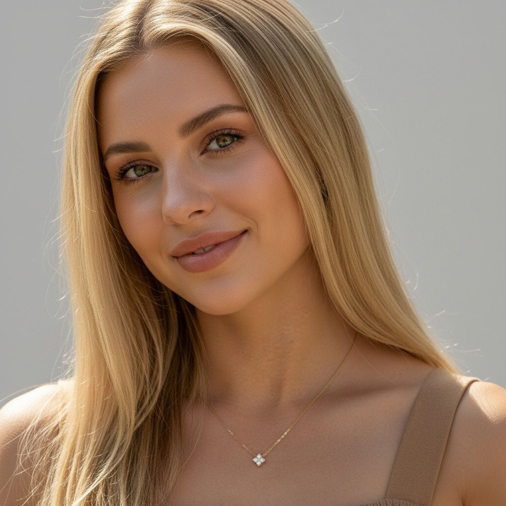 Yrsa - Ketting met fonkelende bloemenhanger