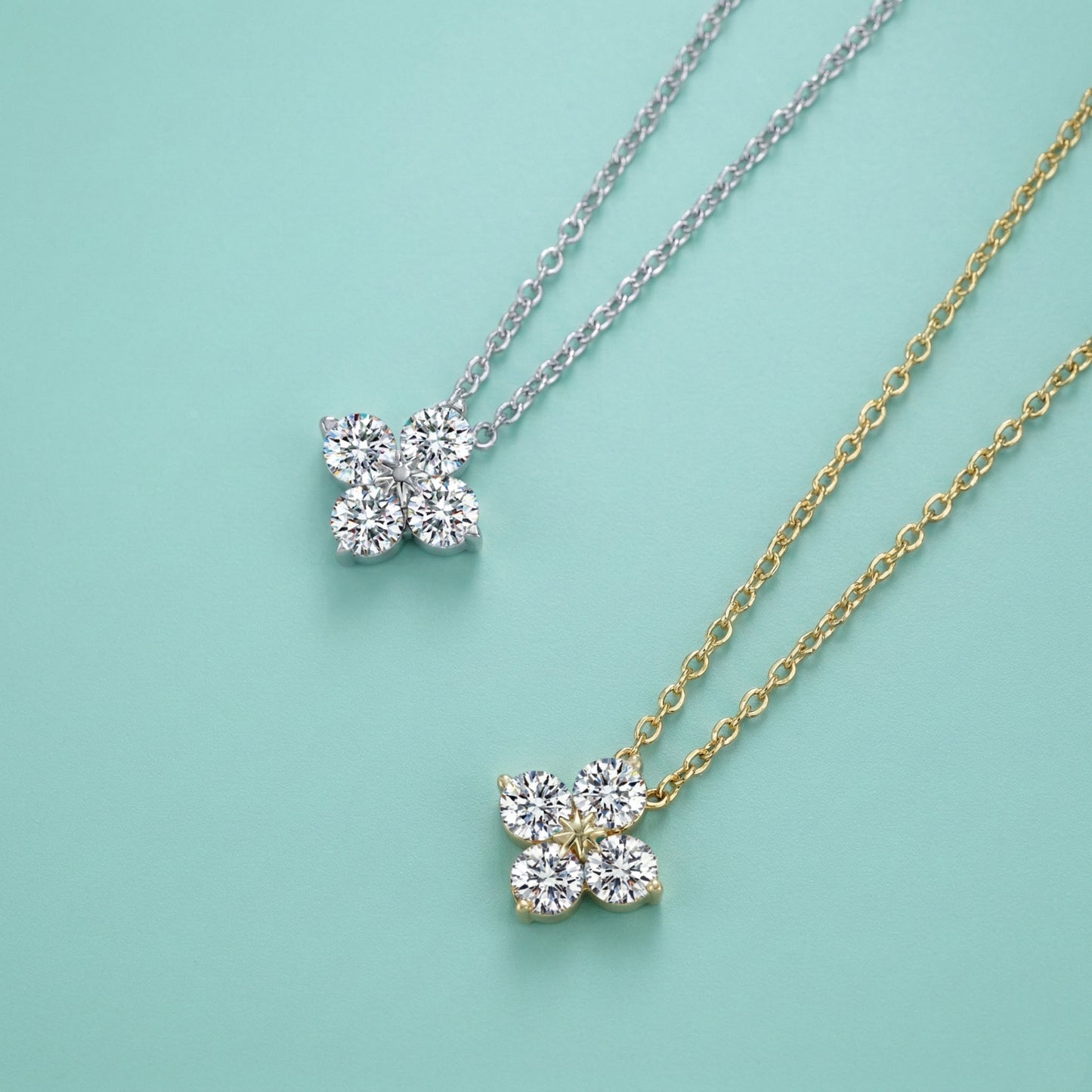 Yrsa – Necklace with sparkling flower pendant