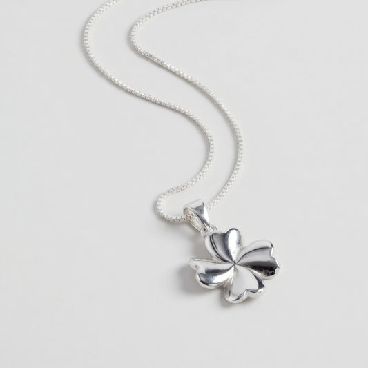 Lucky Clover - Einfache Halskette mit vierblättrigem Kleeblatt